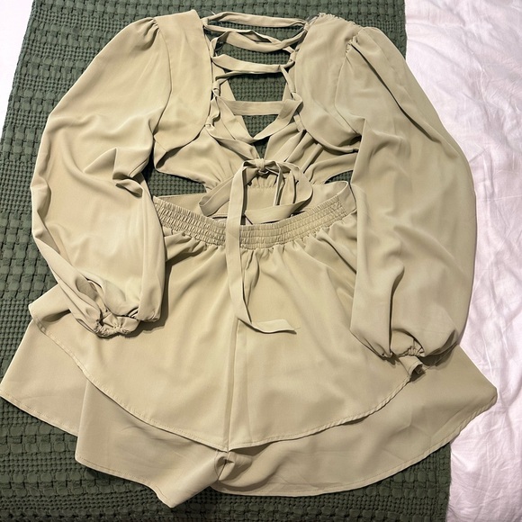 Sage green plunge neck romper - Picture 2 of 3